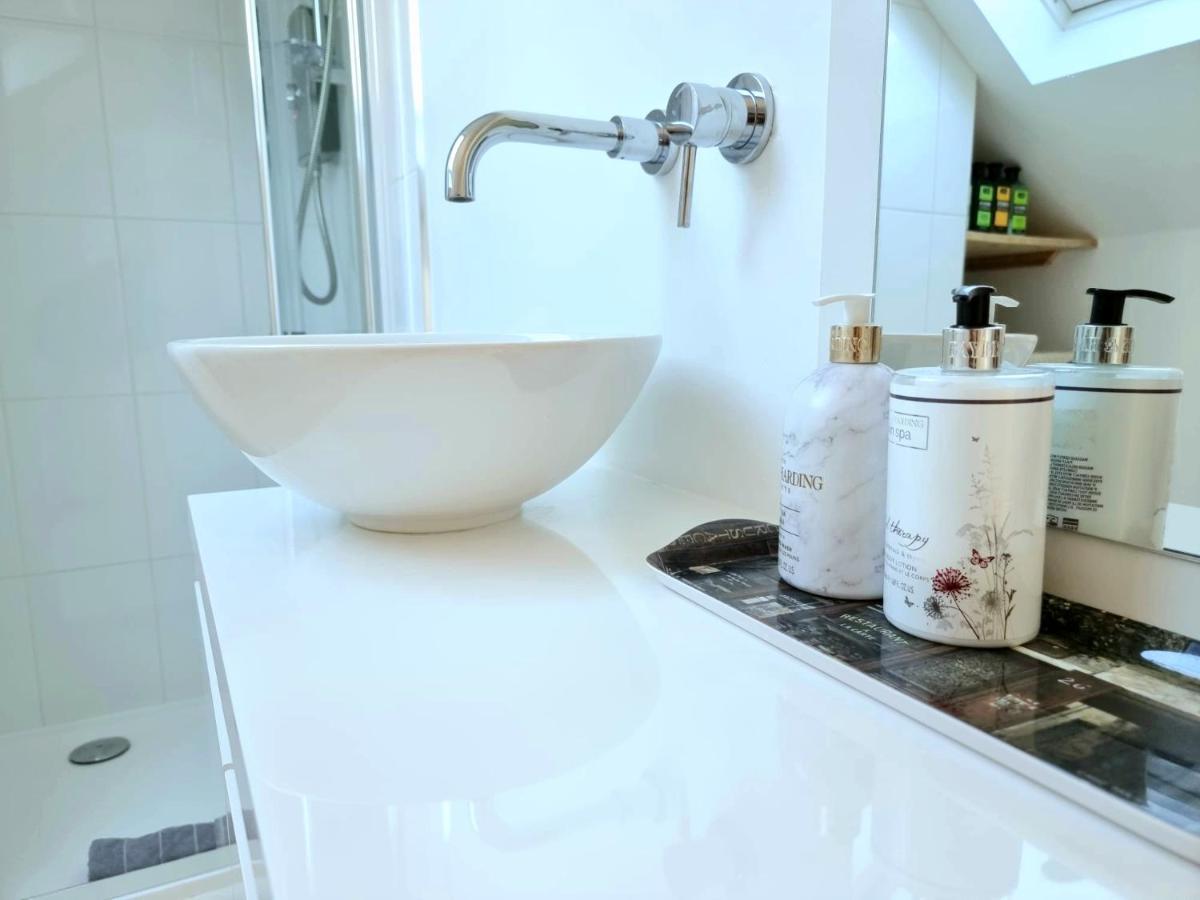 West Hill Retreat Seaview Balcony Chic Loft Studio & Free Parking Hastings Eksteriør bilde