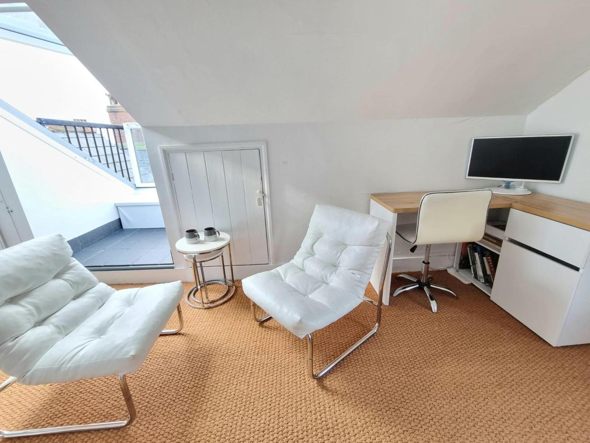West Hill Retreat Seaview Balcony Chic Loft Studio & Free Parking Hastings Eksteriør bilde
