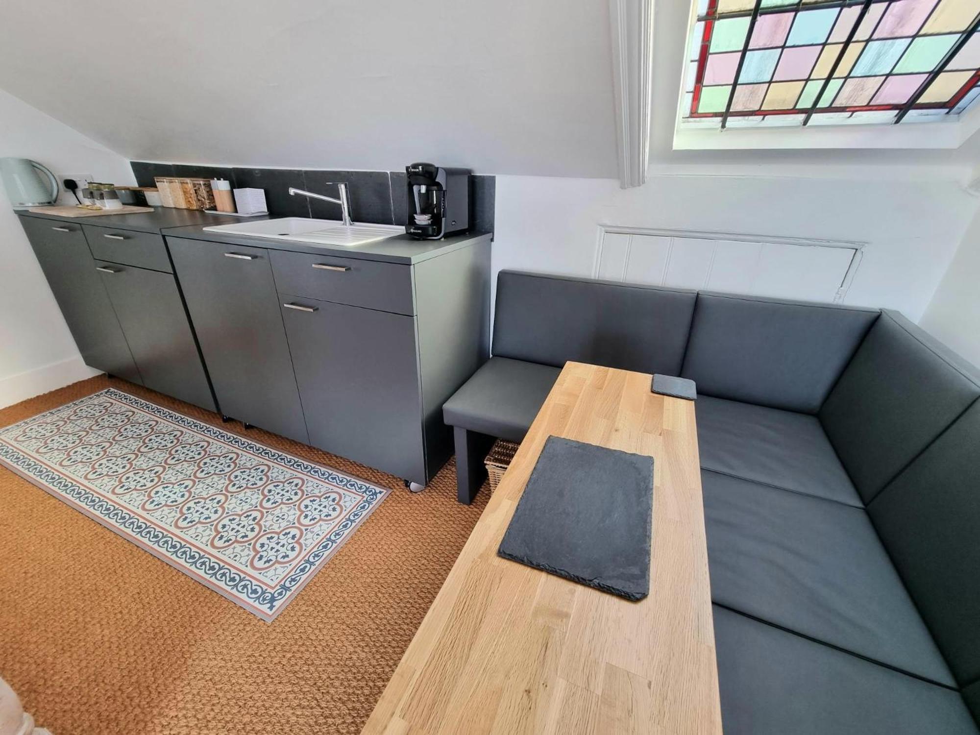 West Hill Retreat Seaview Balcony Chic Loft Studio & Free Parking Hastings Eksteriør bilde